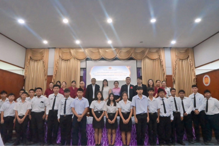 พัฒนาทักษะทางภาษาและสมรรถนะวิชาชีพ ควบคู่กับการเสริมสร้างทักษะดิจิทัล